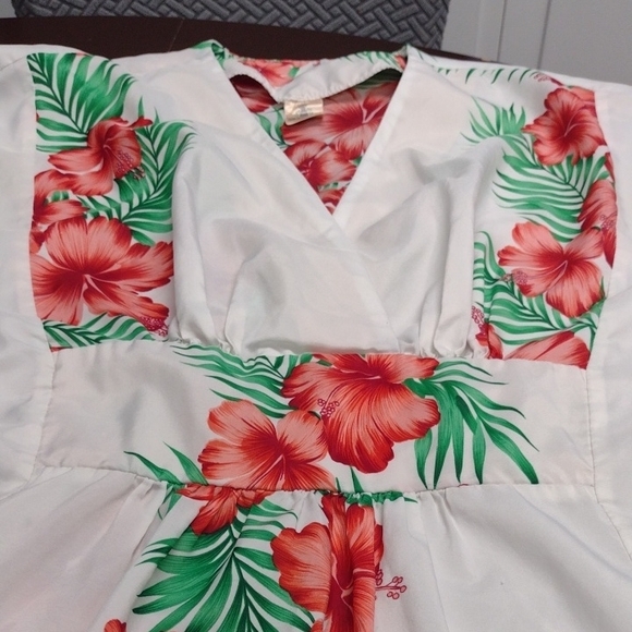 Vintage Floral Kimono Sleeve Tunic - White and Red,Plus - Picture 11 of 12